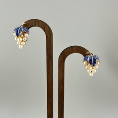 Vintage Crown Trifari Earrings Pearl Blue Enamel Grape Cluster Clip On Gold Tone