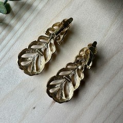 Vintage Trifari Clip Earrings 2 Inch Signed Twice Gold Tone Leaf Filigree Hinged