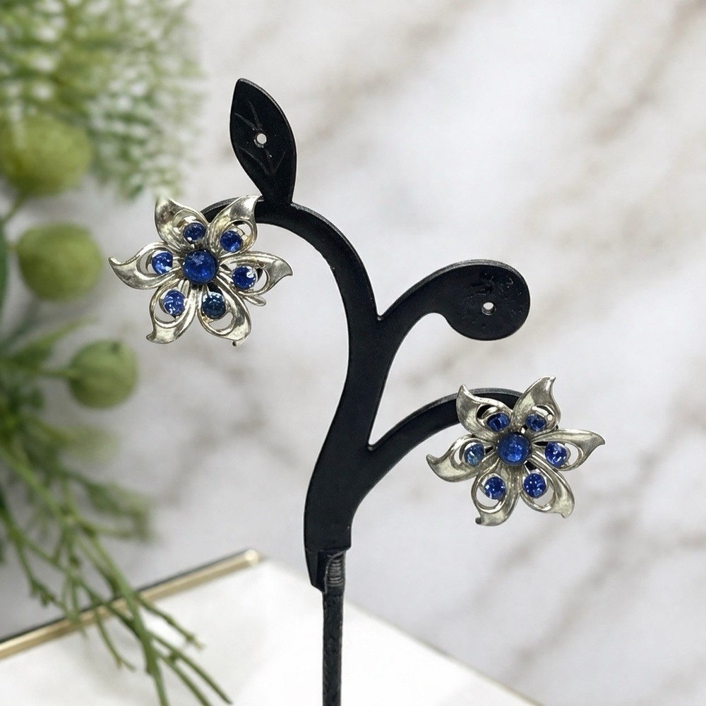 Blue Rhinestone Flower Floral Silver Tone Screw Back Earrings • Vintage Jewelry