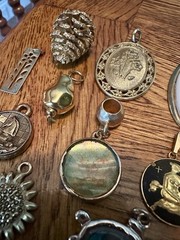 Vintage To Modern 20 Piece Lot Gold Tone Pendants Charms Hearts Bees Turtle Hand
