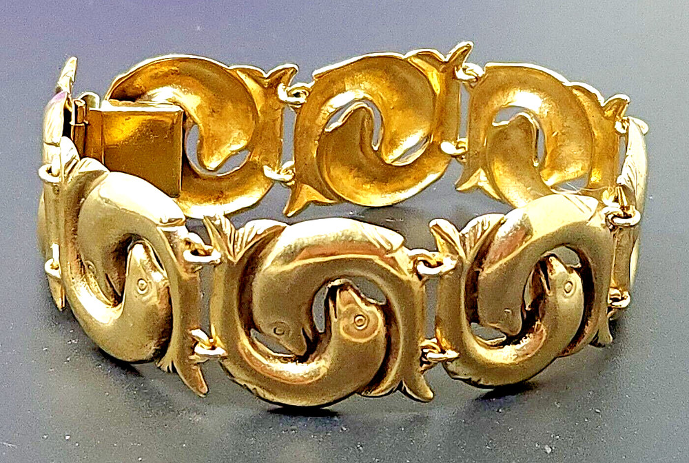 Vintage MMA Metropolitan Museum of Art Wide Ornate Gold tone link Bracele 7″