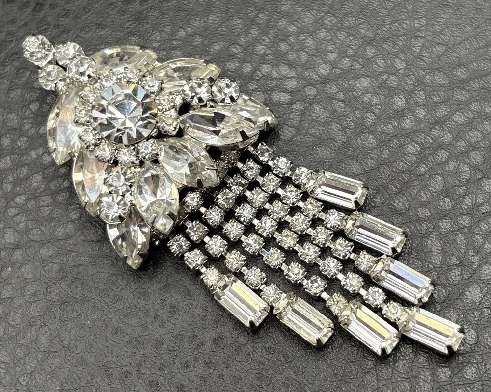 Vintage Juliana D&E Rhinestone Dangle Fringe Brooch Pin Pendant Silver Tone