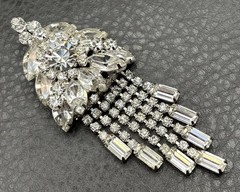 Vintage Juliana D&E Rhinestone Dangle Fringe Brooch Pin Pendant Silver Tone