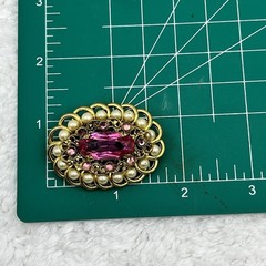 Vintage Gold Tone Brooch Pink Oval Rhinestone Faux Pearl Halo Cluster Pin 1.75″