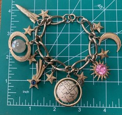 Vintage Signed Chunky Charm Bracelet KARU 60’s Space Race atomic planets 7″