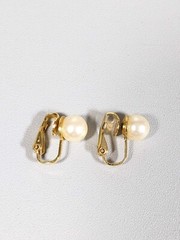 Vintage Gold Tone Ivory Color Faux Pearl Solitaire Clip Earrings