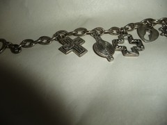 CHARM BRACELET SILVER TONE W 5 CHARMS 7” L #2/23