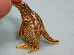 Very Nice Gold Tone 1.75″ W/Faux Diamonds Penguin Brooch in Very Good Condition