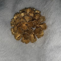 Vintage Gold Tone Floral Flower Brooch Pin Women’s Fashion Metal No Stone