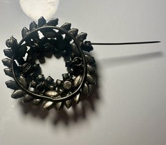 VTG Dark Blue Austrian Crystal Wreath Brooch Stamped Made in Austria Black Metal
