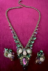 VTG JULIANA STUNNING BIB NECKLACE W/ MATCHING EARRINGS SET GREEN & AMETHYST