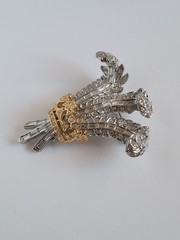 KJL Prince of Wales Dutchess Windsor Replica Rhinestone 3 Feather Crown Brooch