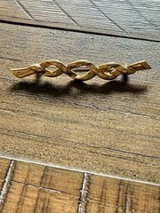Monet Gold Tone Metal Twist Brooch Pin Signed 3in Elegant Vintage Style Jewelry
