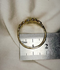 Vintage Leaf Ring – Size 9 – Gold-Tone Metal Alloy – Nature-Inspired Design