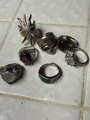 Lot Of 7 Rings Costume Jewelry Several All Different Rings To Fit Any Styles.