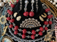 LARGE LOT ESTATE VINTAGE & NOW JEWELRY ALL WEARABLE MANY SIGNED OVER 40 PCS