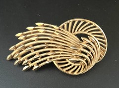 Vintage Crown Trifari Gold Tone 3D Shooting Star Brooch MCM Jewelry Signed 2.25″