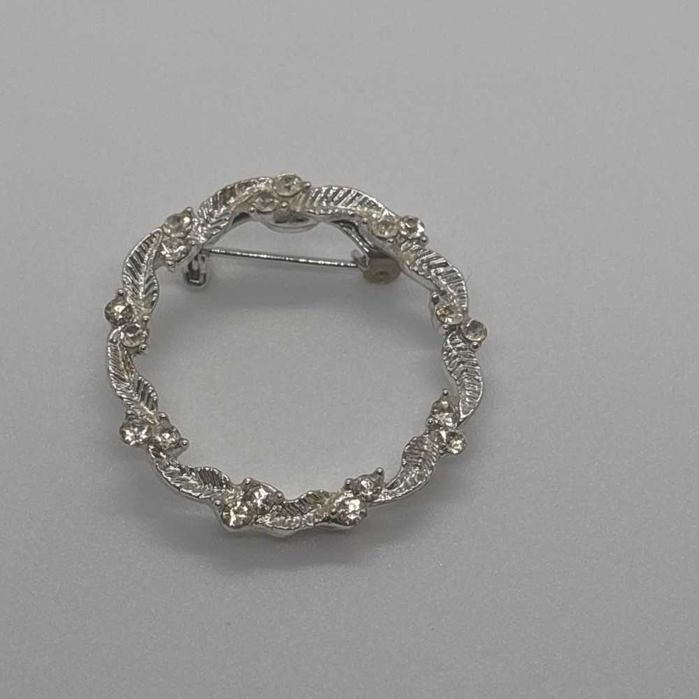 Vintage Gerry’s Brooch Pin Silver Tone Textured Leaf Costume Jewelry
