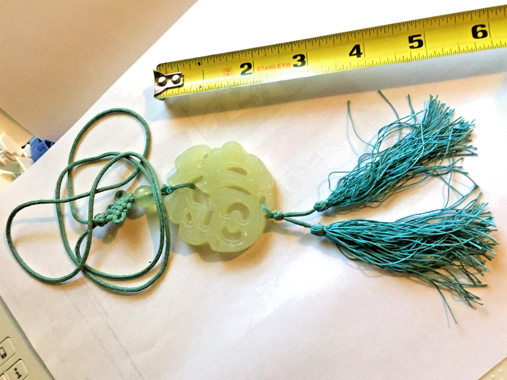 VTG Carved light green Jade Knot Pendant On Silk Cord Necklace pretty