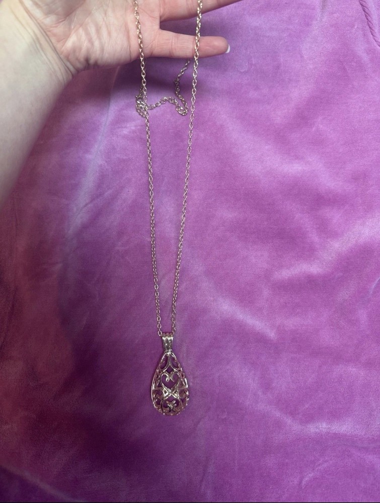Teardrop Filigree Pendant Necklace – Elegant Vintage Style