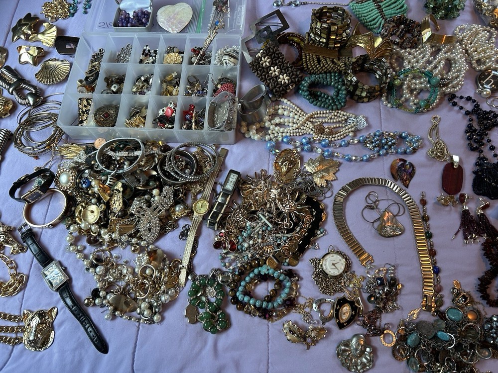 Vintage jewelry Lot