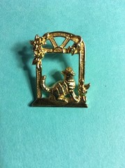 Vintage Gold Tone Cat In Window Tac Pin Jewelry SM-33
