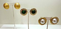 VINTAGE 3 PAIR CAROL LEE GOLD TONE GREEN GLASS FAUX PEARL, CLIP ON EARRINGS