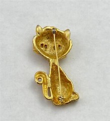 Vintage Charming Green Eyed Gold Tone Metal Cat Brooch Pin