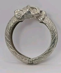 Silver Two Kissing ELEPHANT Heads Clamper Hinged Bracelet (SKU# 1923) BEAUTIFUL!