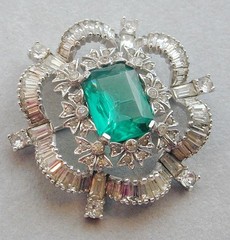 FAB JOMAZ Joseph Mazer Emerald Center Clear Rhinestone Pin Brooch Baguettes