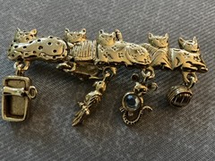 Vintage AJC Cats Dangle Costume Gold Tone Brooch Jewelry With 5 Dangling Charms