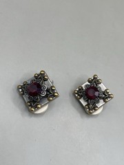 Vintage Signed Elliott Two Tone Red Rhinestone Clip On Stud 0.8” Earrings