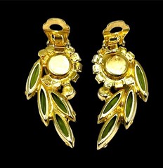 1962 JULIANA D&E EMERALD RHINESTONE MEDALLION DANGLES NECKLACE EARRINGS SET BOOK