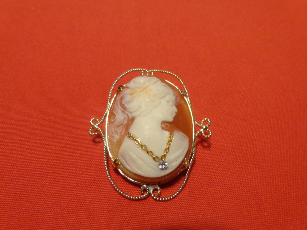 ANTIQUE LARGE CAMEO PIN -BEAUTIFUL GIRL WITH GOLD TONE METAL TRIM 2 x 1 3/4 in