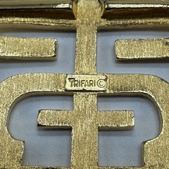 Vintage Signed Crown Trifari Asian Inspired Pendant Necklace Gold Tone Chain