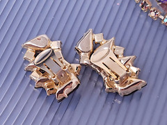 Vtg Juliana D&E Vintage 60s Figural Gold tone Bracelet 7″ & Clip Earrings Set