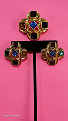 VINTAGE LADY REMINGTON earing pendent & pin set gold tone, colored square stones