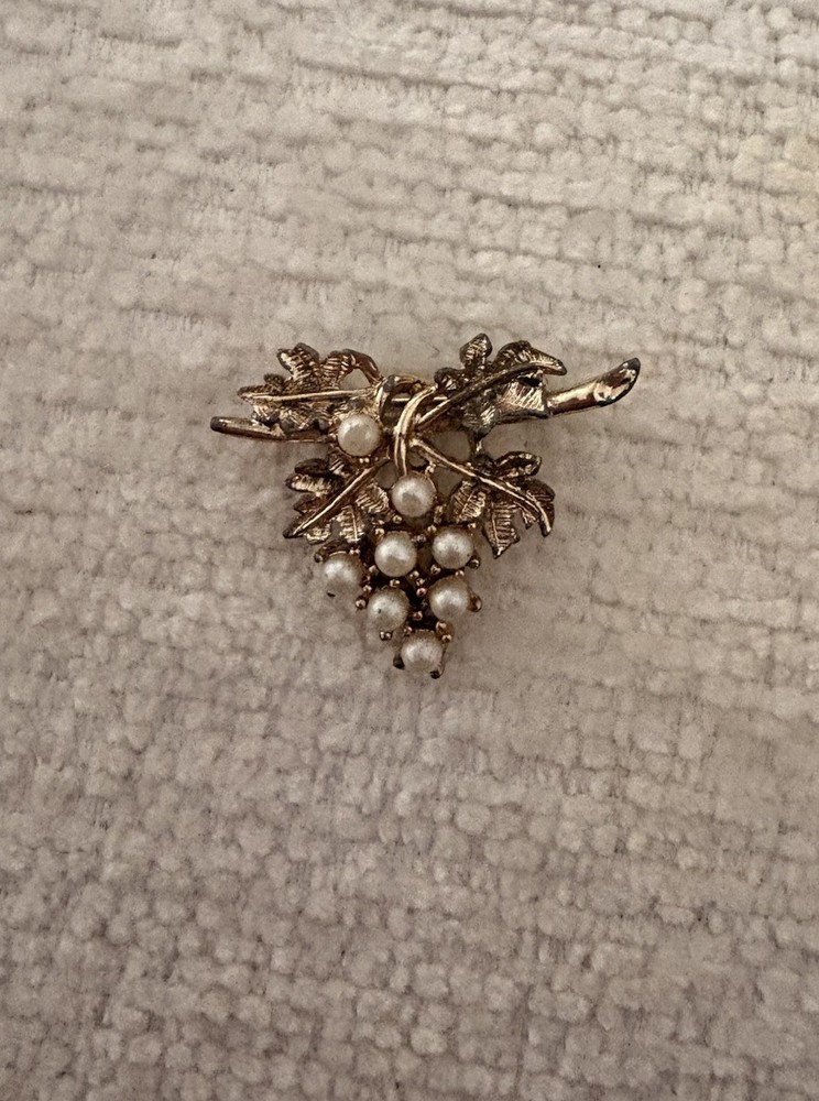 Emmons Grapes Cluster Leaves Pin Brooch Faux Pearls Gold Tone Vintage Signed