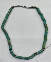 NICE VINTAGE 20 IN. CHUNKY GREEN TURQUOISE HEISHI DISC BEAD NECKLACE — KOREA