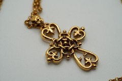 Vintage 1928 Gold Plated Ornate Cros Pendant 4cm Necklace 24″ JB39