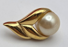 Richelieu Gold Tone White Faux Pearl Leaf Clip On Earrings 1 In Vintage