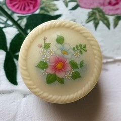 Avon Spring Bouquet Floral Brooch Pin Ceramic Flower Cottage Garden Porcelain