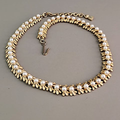 Vintage Faux Pearls Collar Necklace White Brushed Gold Tone 15.5″