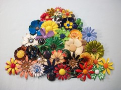 ViNTaGE 44 PiEcE MeTaL ENaMeL FLoWeR (33 PiN/10 ER/1 RiNg) LoT/CoLLecTiOn *READ*