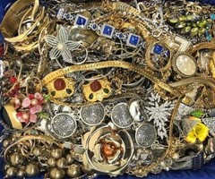 Estate Jewelry Lot ALL GOOD Wearable Resell Vintage Now 12+ Pcs Brooch Earring