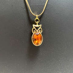 Vintage Trifari Gold Toned Chain & Baltic Amber Stone Owl Shaped Pendant 24″