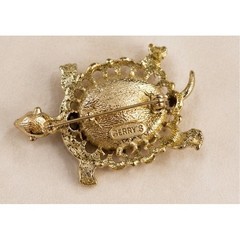 Gerry’s Turtle Brooch Gold Tone Red Lucite Cabochon Tortoise Vintage Pin