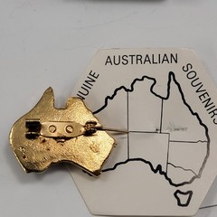 Vintage Australia Map Brooch Opal encased Inlay Goldtone Pin Souvenir Jewelry