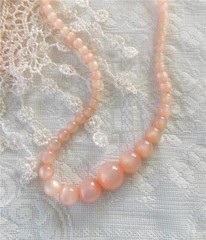 GORGEOUS 1960’s PINK MOONGLOW GRADUATED BEAD 16″ NECKLACE w/HIDDEN SLIDE CLASP
