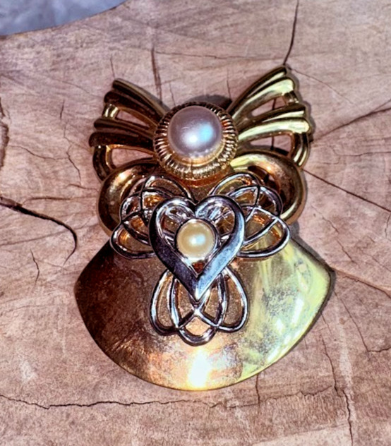 Vintage Signed JANE Davis 1997 AOL Angels of Love Angel Brooch Artisan Signed